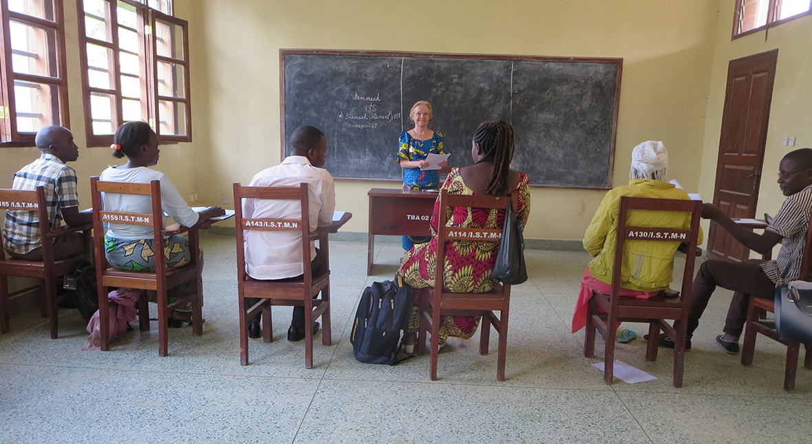 Dr. Nancy Wood teaching medical students in DR Congo